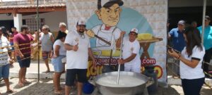 Inácio Queijeiro foi atração na feirinha de São José fazendo ao vivo queijo de manteiga para o deleite do publico presente