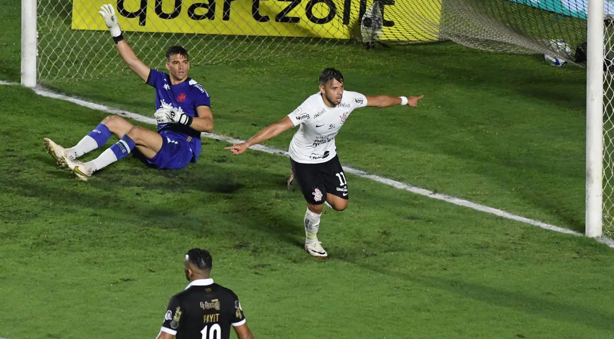 Internacional vence Red Bull Bragantino e abre distância do Z4 no